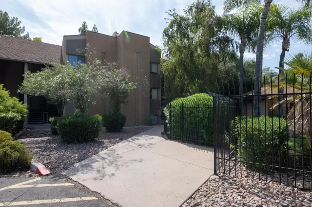 MLS: 6107950 Condo For Sale