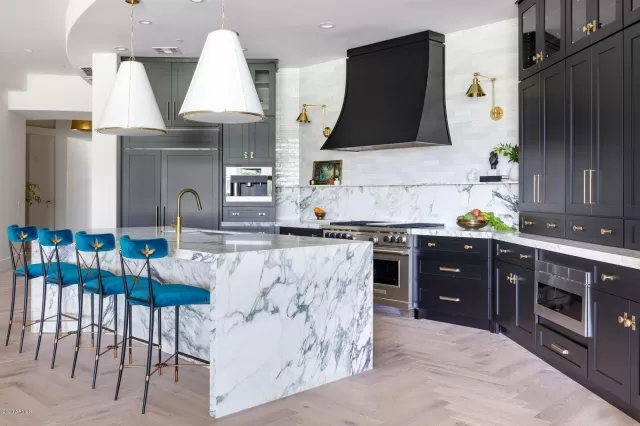 MLS: 6108225 Condo For Sale