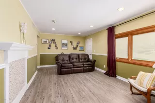 Photo #3: 6108300 Listing