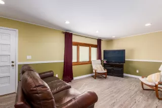 Photo #4: 6108300 Listing