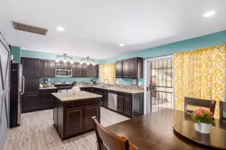 Photo #6: 6108300 Listing