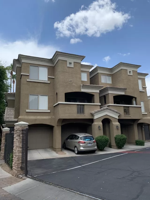 MLS: 6108304 Condo For Sale