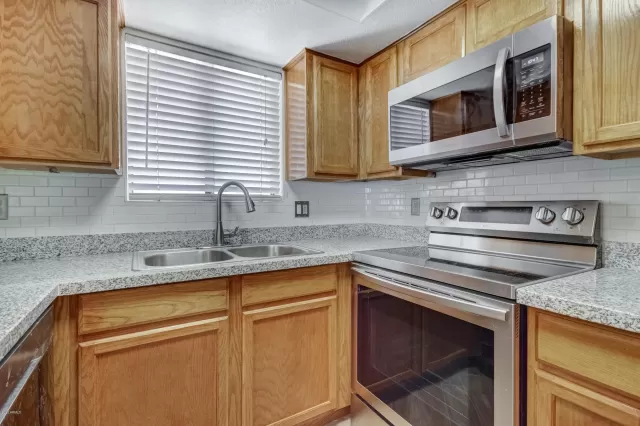 MLS: 6108397 Condo For Sale