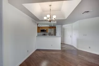 Photo #5: 6108397 Listing