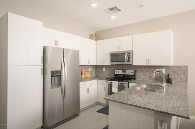 MLS: 6108488 Condo For Sale