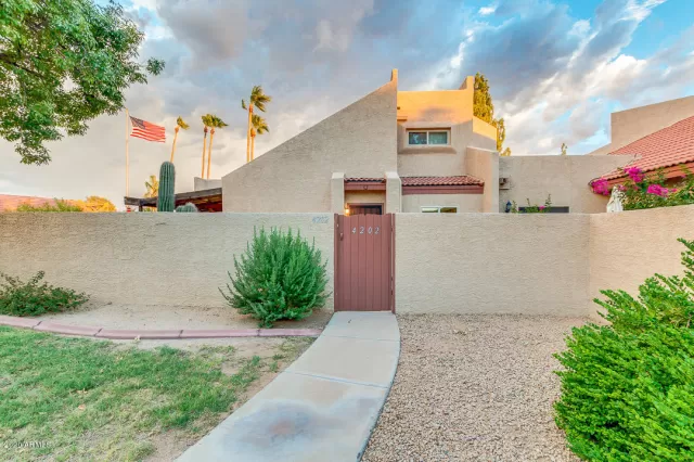 MLS: 6108775 Condo For Sale