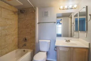 Photo #5: 6108822 Listing