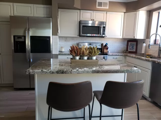 MLS: 6109000 Condo For Sale