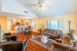 Photo #4: 6109116 Listing 