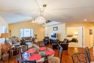 Photo #5: 6109116 Listing 