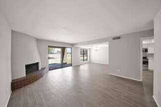 Photo #3: 6109132 Listing