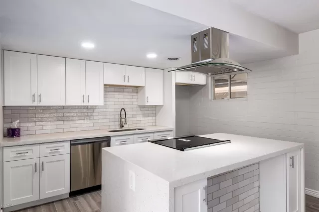 MLS: 6109169 Condo For Sale