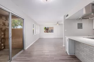 Photo #5: 6109169 Listing