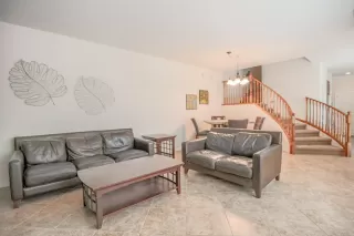Photo #3: 6109357 Listing