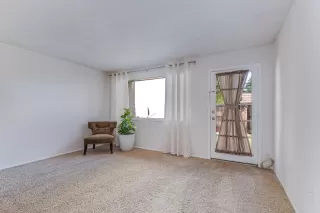 Photo #2: 6109459 Listing