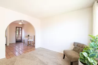 Photo #4: 6109459 Listing