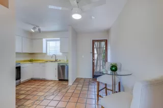 Photo #5: 6109459 Listing