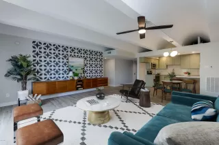 Photo #2: 6109546 Listing