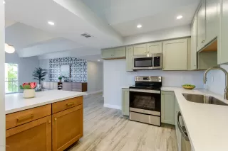 Photo #5: 6109546 Listing