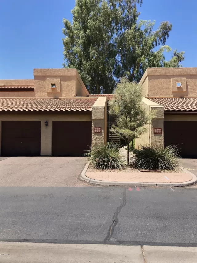 MLS: 6109589 Condo For Sale