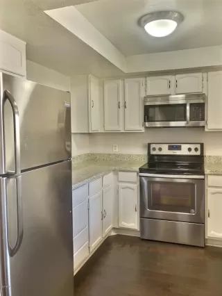 Photo #5: 6109589 Listing