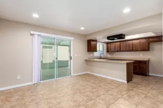 Photo #6: 6109907 Listing