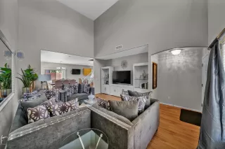 Photo #2: 6109942 Listing 