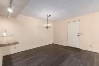 Photo #4: 6110059 Listing