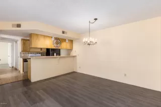 Photo #5: 6110059 Listing