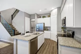 Photo #4: 6110261 Listing