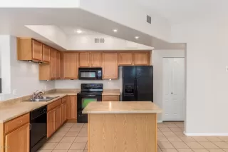 Photo #3: 6110570 Listing