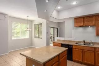 Photo #5: 6110570 Listing