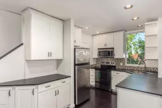 Photo #5: 6110676 Listing