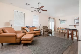 Photo #4: 6110731 Listing