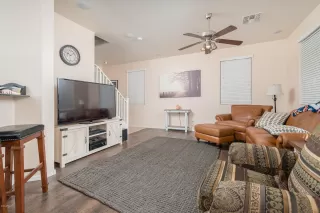 Photo #5: 6110731 Listing