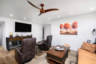 Photo #5: 6110784 Listing
