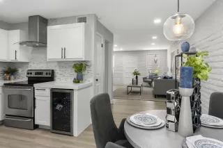 Photo #5: 6110826 Listing