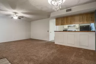 Photo #4: 6111029 Listing