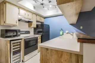 Photo #6: 6111029 Listing