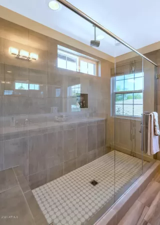 Photo #6: 6111410 Listing