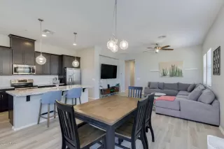 Photo #5: 6111446 Listing