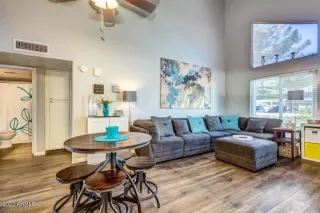 Photo #4: 6111635 Listing