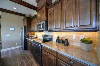 Photo #5: 6112127 Listing