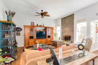 Photo #6: 6112187 Listing