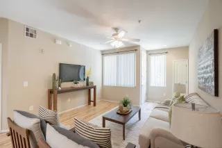 Photo #5: 6112698 Listing