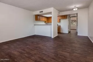 Photo #5: 6112922 Listing