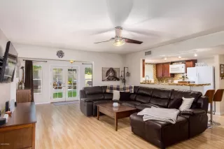 Photo #5: 6113251 Listing