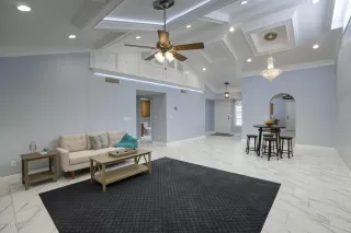 Photo #4: 6113402 Listing