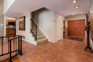 Photo #4: 6113756 Listing