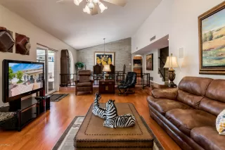 Photo #6: 6113756 Listing